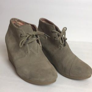 TOMS women’s SUADE Tan  Ankle Boots lace up wedge
